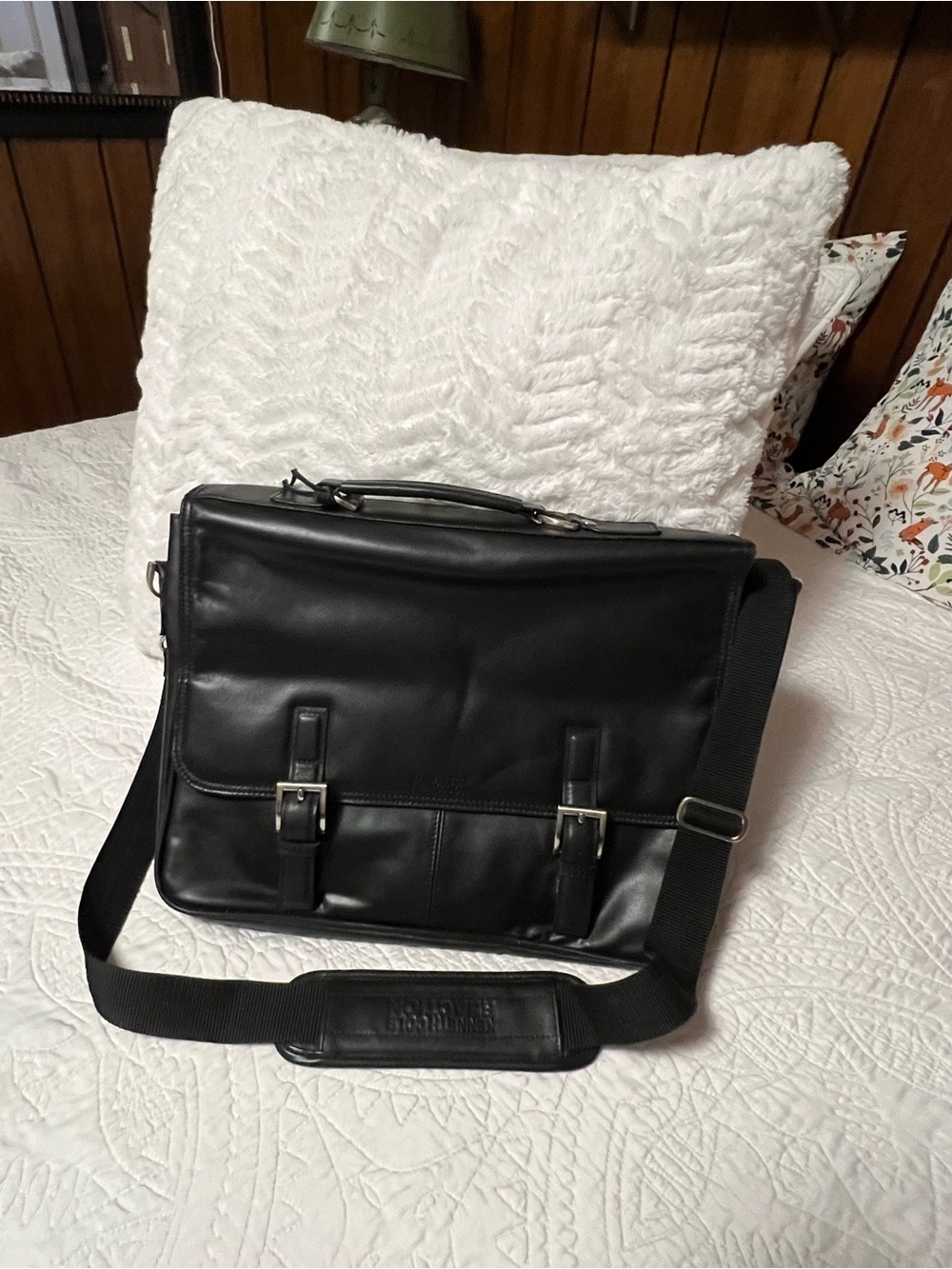 Kenneth Cole Reaction Black Leather Messenger Bag with Adjustable Strap